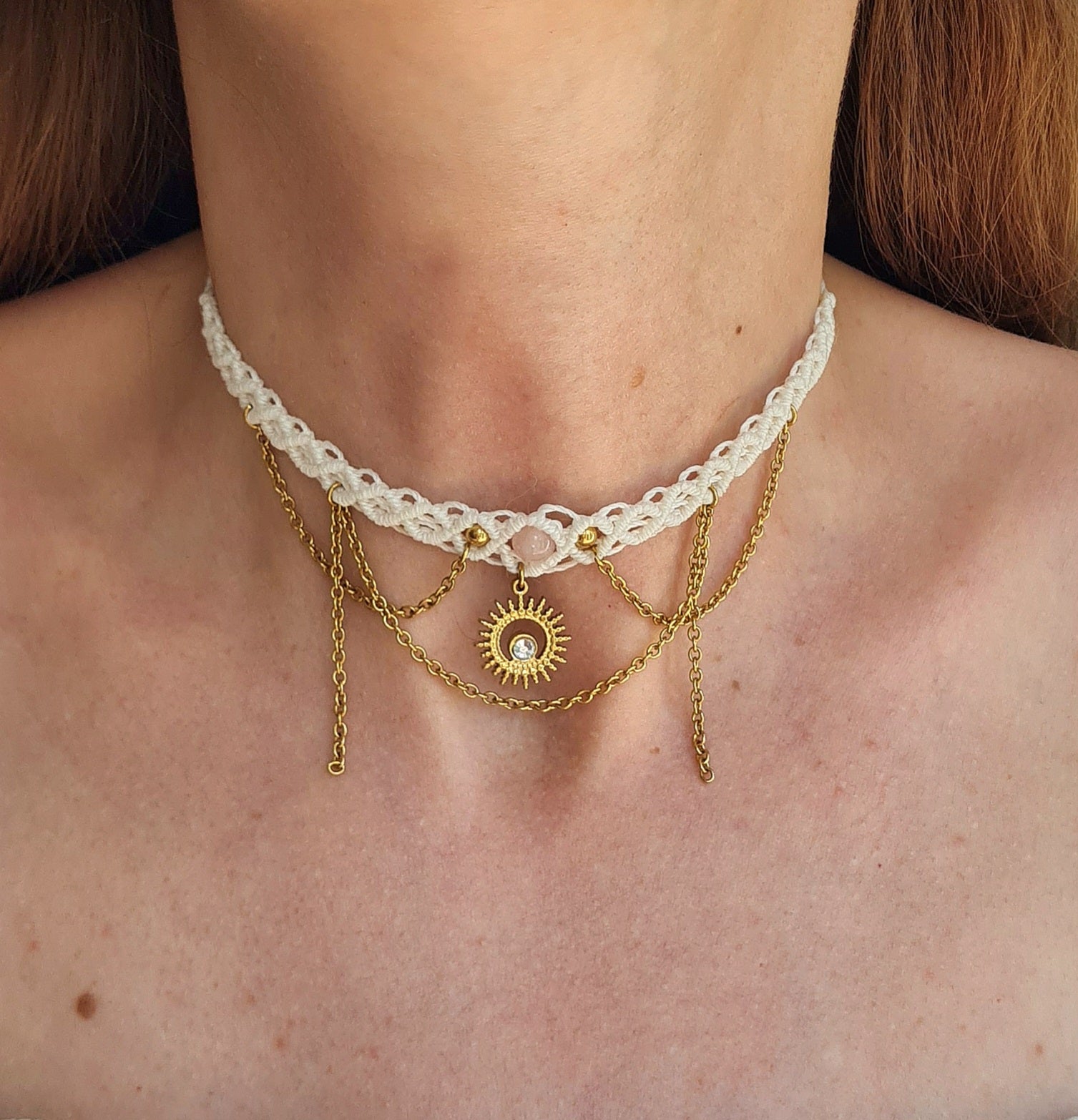 collier en micro macramé blanc avec chaine et pendentif en acier inoxydable fait main, pièce unique élégant , made in France 
Livraison rapide